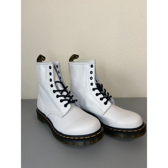 Doc Marten's Dr. Marten's women's US 8 softy T white lace up combat boots - Picture 1 of 7